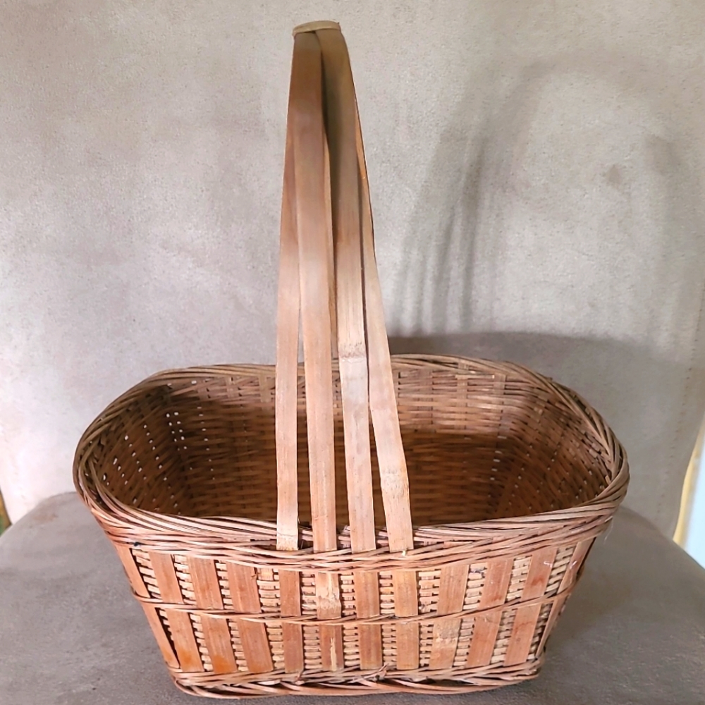 Small Woven wooden basket with handleapproximately 6" x 9" x 12"